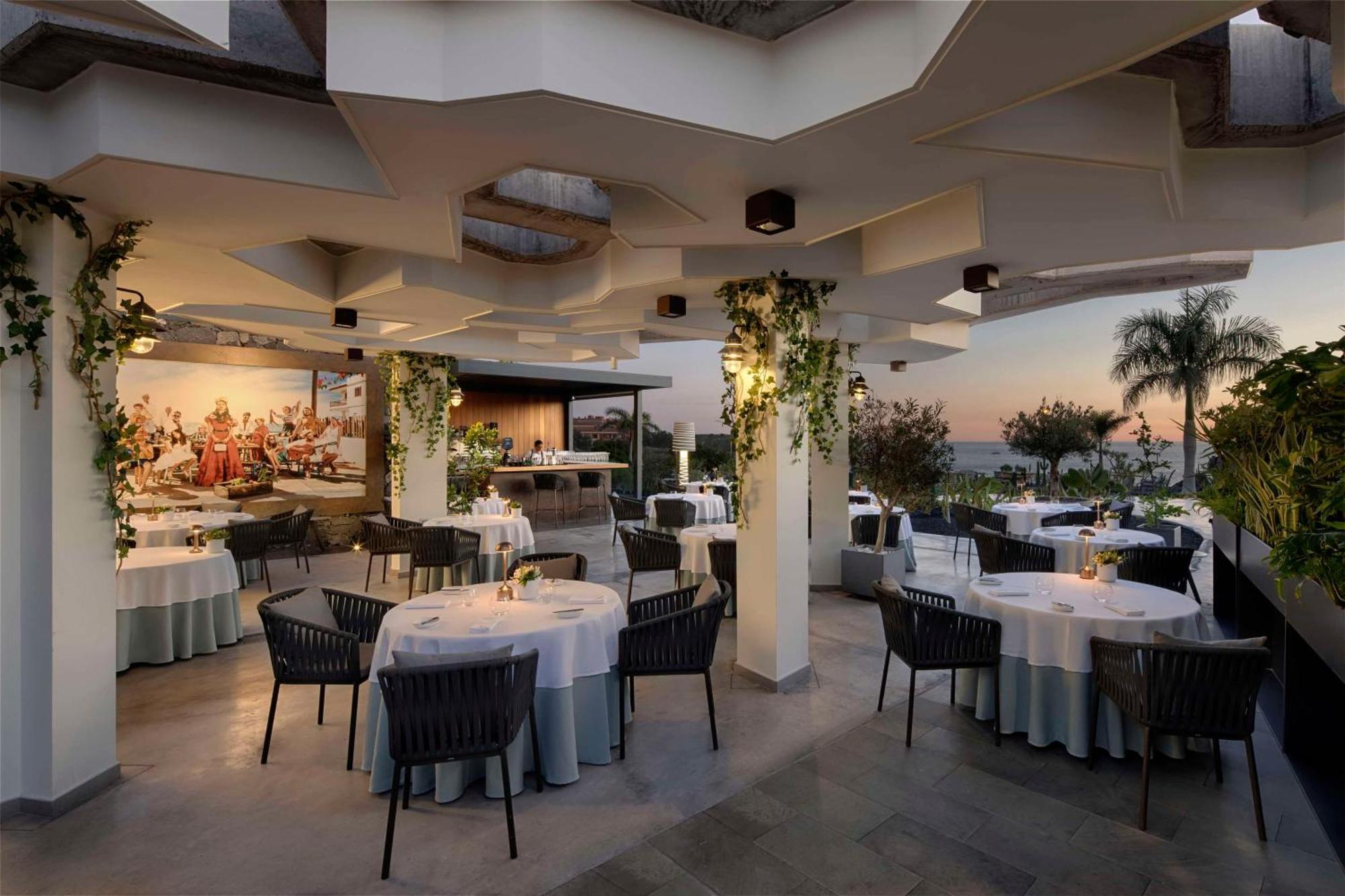 Royal Hideaway Corales Suites, By Barceló Group Costa Adeje (Tenerife)