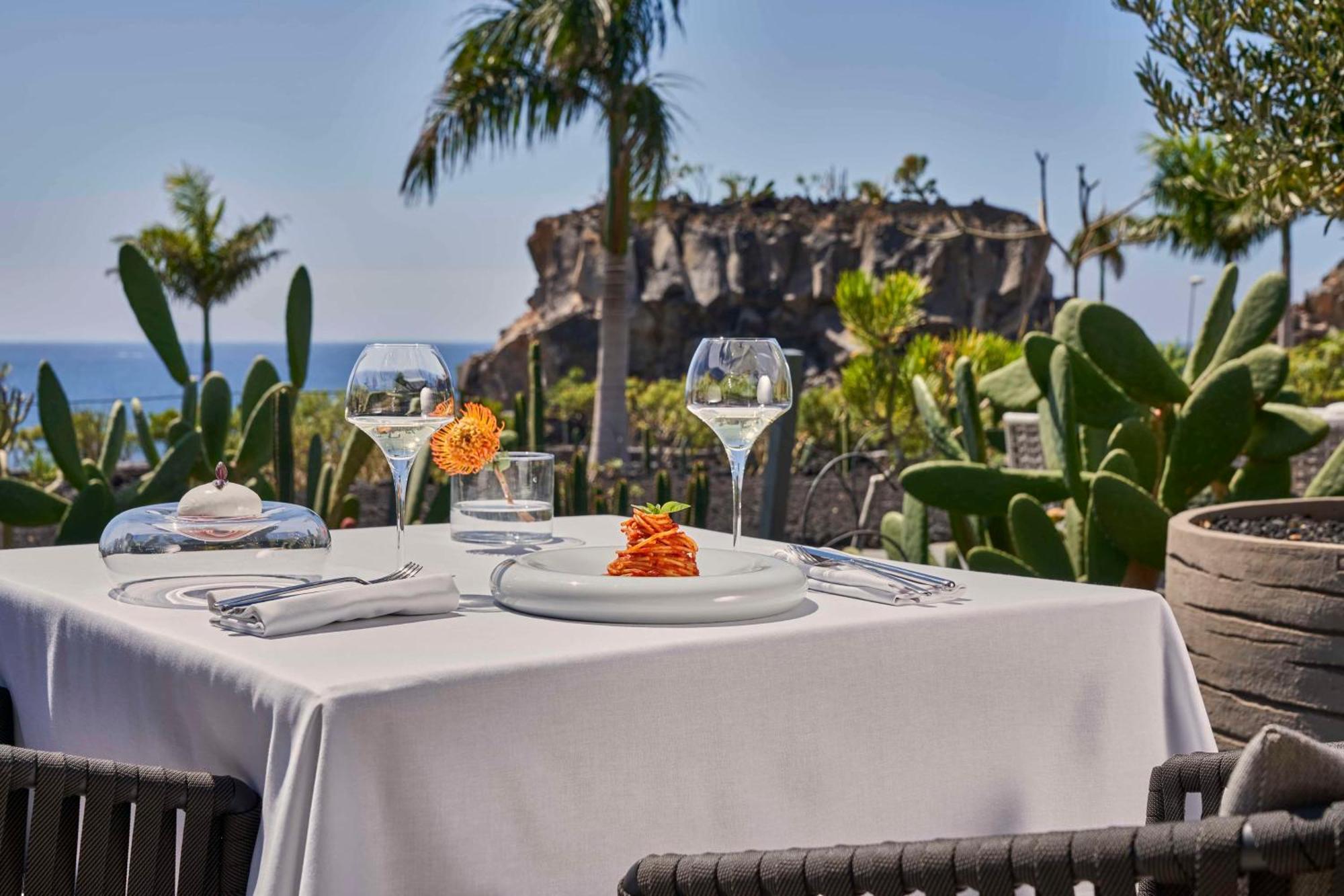 Royal Hideaway Corales Suites, By Barceló Group Costa Adeje (Tenerife)